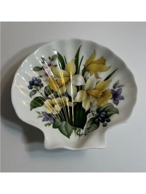 Vtg Royal Stafford Floral Daffodils Primroses Victoria Secret Scallop Dish